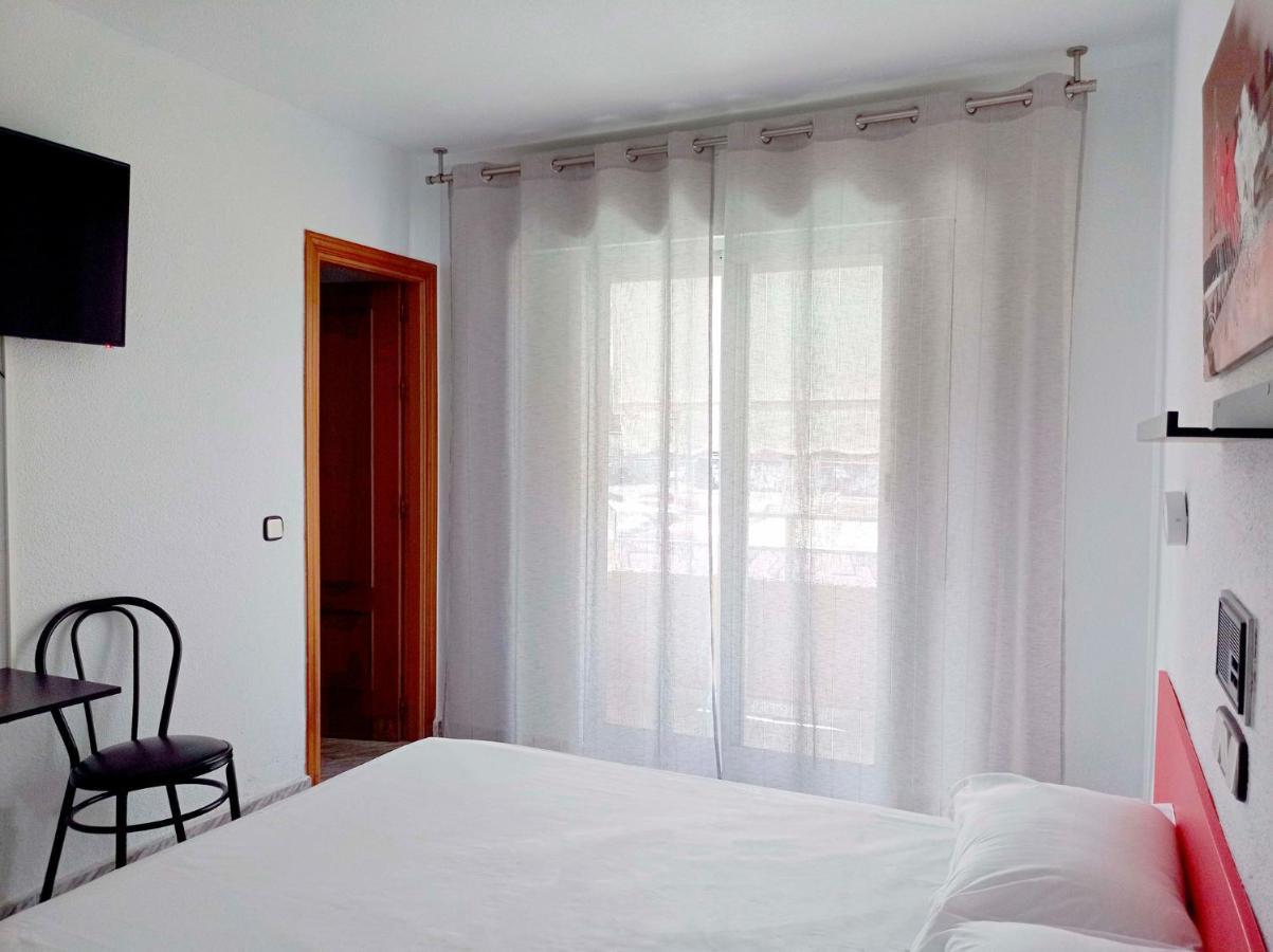 Hostal Lady Ana Maria Collado Villalba Bagian luar foto