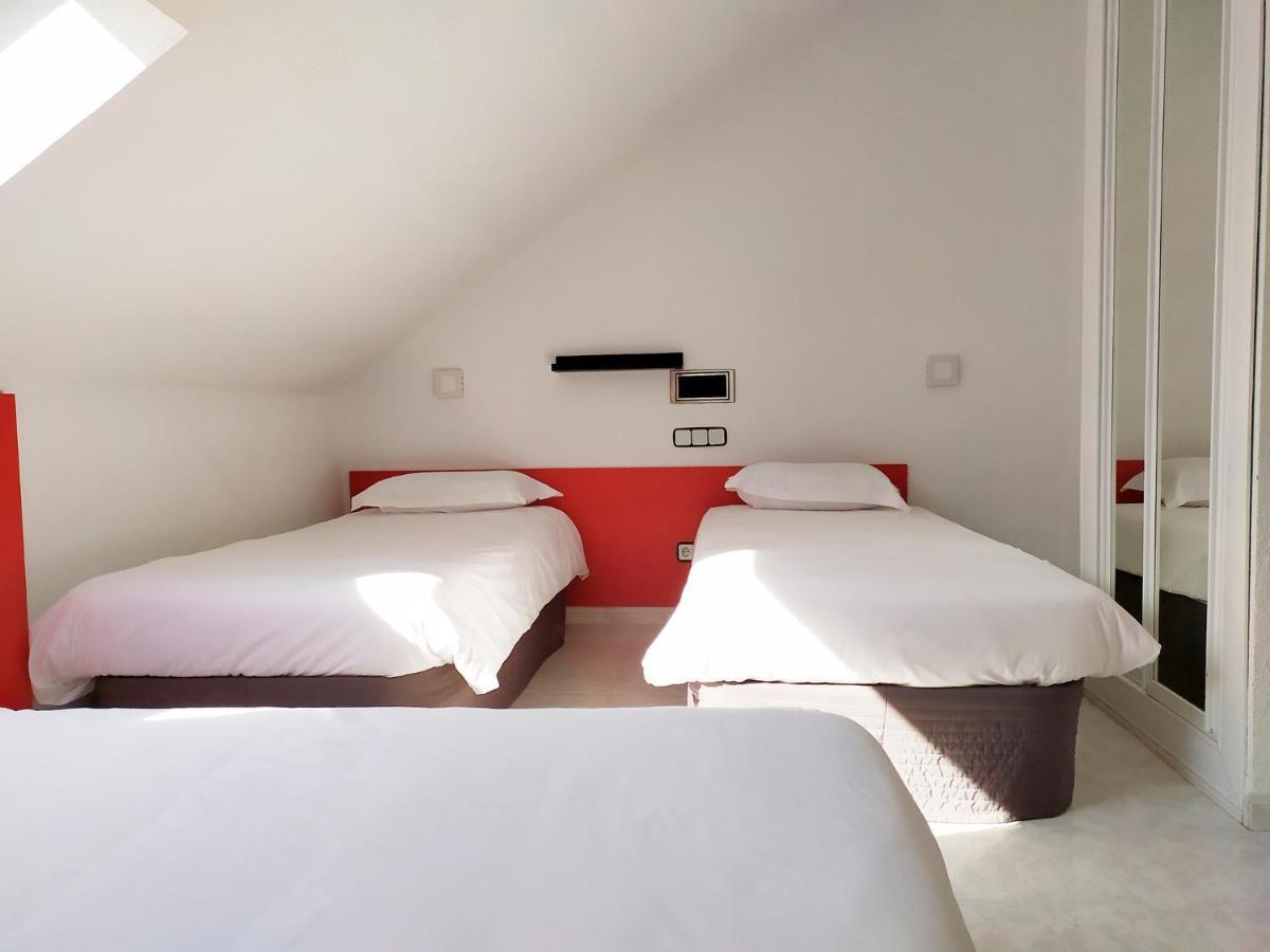 Hostal Lady Ana Maria Collado Villalba Bagian luar foto