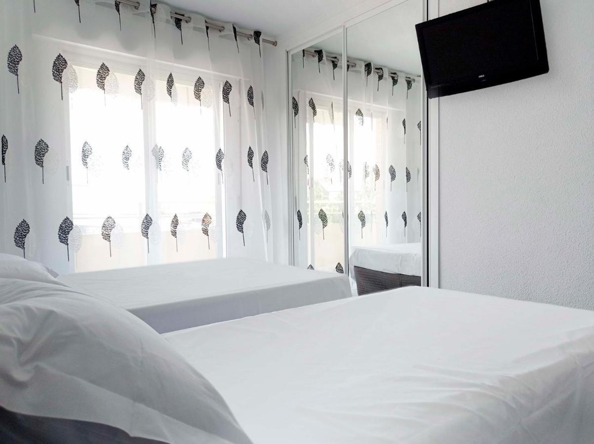 Hostal Lady Ana Maria Collado Villalba Bagian luar foto