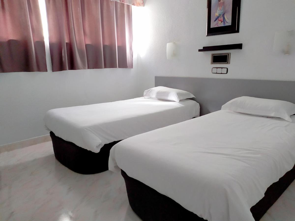 Hostal Lady Ana Maria Collado Villalba Bagian luar foto